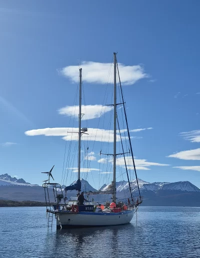 Featured Sailings Aboard the Ksar Sailboat – Ushuaia, Tierra del Fuego The Ksar Sailboat offers three unique sailing experiences from the city of Ushuaia, designed for different types of travelers — from those seeking a brief immersion in nature to those looking for an extended overnight adventure. All our departures are in small groups, with personalized service on a vessel equipped to provide safety and comfort in southern conditions. 🌊 1. Full Day Sailing A complete full-day experience to enjoy the Fuegian landscapes, observe marine wildlife, and sail through a naturally stunning environment. During the trip, we visit iconic landmarks, make photo stops, and if weather permits, we anchor to enjoy lunch on board in a sheltered bay. Ideal for travelers seeking to actively and contemplatively explore the region in a single day. Includes: Approximate duration: 6 to 8 hours Departure from Ushuaia in the morning and return in the afternoon Professional crew Hot lunch on board Hot drinks and snacks Bird and marine mammal watching Sailing under sail if conditions allow ⛵ 2. Overnight Sailing Experience This journey invites you to experience a magical night at sea, sleeping aboard the sailboat anchored in a remote and peaceful setting. The experience begins in the afternoon with a relaxed sail and anchoring in a protected bay where guests enjoy dinner and rest surrounded by nature. The following morning, after breakfast, we return to Ushuaia. It’s an ideal option for those seeking a different and intimate experience with direct contact with life on board. Includes: Duration: approximately 24 hours (afternoon departure, return the following afternoon) Hot dinner on board Breakfast and lunch the next day Accommodation on the sailboat with bedding included Sunset and sunrise views from the boat Complete sailing and anchoring experience 🧭 3. 3-Day Expedition Through Guaraní Passage to Puerto Almanza A three-day, two-night expedition for those seeking a longer and deeper experience in contact with southern nature. This journey sails through remote landscapes and visits less-traveled areas, with the possibility of short hikes on land, wildlife sightings, and anchoring in solitary spots. The route includes two nights aboard in protected bays, with all services included. Includes: Duration: 3 days and 2 nights Departure and return from Ushuaia Sailing to Puerto Almanza with intermediate stops All meals on board: breakfast, lunch, snacks, and dinner Accommodation on the sailboat with bedding included Experienced crew Possibility of short hikes on land, weather permitting About the Ksar Sailboat The Ksar is a 40-foot steel sailboat, Joshua model, designed for demanding conditions. It features thermal insulation, diesel heating, a private cabin, full bathroom with hot water shower, equipped kitchen, dining lounge with convertible sofas, navigation desk with modern instruments, library, and storage space. It can comfortably accommodate up to 7 people. Highlighted Features: Safe and comfortable sailing Modern equipment and constant maintenance Captains with over 30 years of experience in the region STARLINK satellite internet available on board These three experiences are designed to connect with the unique environment of Tierra del Fuego from the sea — in a responsible, calm, and small-group format. Each sailing is adapted to weather conditions, always prioritizing the safety and well-being of our passengers.