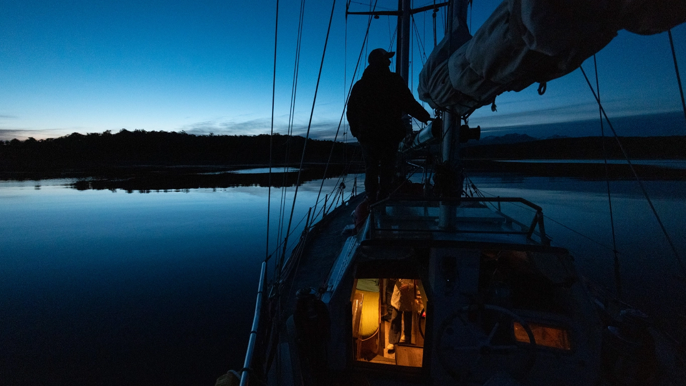 Featured Sailings Aboard the Ksar Sailboat – Ushuaia, Tierra del Fuego</p>
<p>The Ksar Sailboat offers three unique sailing experiences from the city of Ushuaia, designed for different types of travelers — from those seeking a brief immersion in nature to those looking for an extended overnight adventure. All our departures are in small groups, with personalized service on a vessel equipped to provide safety and comfort in southern conditions.</p>
<p>🌊 1. Full Day Sailing</p>
<p>A complete full-day experience to enjoy the Fuegian landscapes, observe marine wildlife, and sail through a naturally stunning environment. During the trip, we visit iconic landmarks, make photo stops, and if weather permits, we anchor to enjoy lunch on board in a sheltered bay. Ideal for travelers seeking to actively and contemplatively explore the region in a single day.</p>
<p>Includes:</p>
<p>Approximate duration: 6 to 8 hours</p>
<p>Departure from Ushuaia in the morning and return in the afternoon</p>
<p>Professional crew</p>
<p>Hot lunch on board</p>
<p>Hot drinks and snacks</p>
<p>Bird and marine mammal watching</p>
<p>Sailing under sail if conditions allow</p>
<p>⛵ 2. Overnight Sailing Experience</p>
<p>This journey invites you to experience a magical night at sea, sleeping aboard the sailboat anchored in a remote and peaceful setting. The experience begins in the afternoon with a relaxed sail and anchoring in a protected bay where guests enjoy dinner and rest surrounded by nature. The following morning, after breakfast, we return to Ushuaia. It’s an ideal option for those seeking a different and intimate experience with direct contact with life on board.</p>
<p>Includes:</p>
<p>Duration: approximately 24 hours (afternoon departure, return the following afternoon)</p>
<p>Hot dinner on board</p>
<p>Breakfast and lunch the next day</p>
<p>Accommodation on the sailboat with bedding included</p>
<p>Sunset and sunrise views from the boat</p>
<p>Complete sailing and anchoring experience</p>
<p>🧭 3. 3-Day Expedition Through Guaraní Passage to Puerto Almanza</p>
<p>A three-day, two-night expedition for those seeking a longer and deeper experience in contact with southern nature. This journey sails through remote landscapes and visits less-traveled areas, with the possibility of short hikes on land, wildlife sightings, and anchoring in solitary spots. The route includes two nights aboard in protected bays, with all services included.</p>
<p>Includes:</p>
<p>Duration: 3 days and 2 nights</p>
<p>Departure and return from Ushuaia</p>
<p>Sailing to Puerto Almanza with intermediate stops</p>
<p>All meals on board: breakfast, lunch, snacks, and dinner</p>
<p>Accommodation on the sailboat with bedding included</p>
<p>Experienced crew</p>
<p>Possibility of short hikes on land, weather permitting</p>
<p>About the Ksar Sailboat</p>
<p>The Ksar is a 40-foot steel sailboat, Joshua model, designed for demanding conditions. It features thermal insulation, diesel heating, a private cabin, full bathroom with hot water shower, equipped kitchen, dining lounge with convertible sofas, navigation desk with modern instruments, library, and storage space. It can comfortably accommodate up to 7 people.</p>
<p>Highlighted Features:</p>
<p>Safe and comfortable sailing</p>
<p>Modern equipment and constant maintenance</p>
<p>Captains with over 30 years of experience in the region</p>
<p>STARLINK satellite internet available on board</p>
<p>These three experiences are designed to connect with the unique environment of Tierra del Fuego from the sea — in a responsible, calm, and small-group format. Each sailing is adapted to weather conditions, always prioritizing the safety and well-being of our passengers.